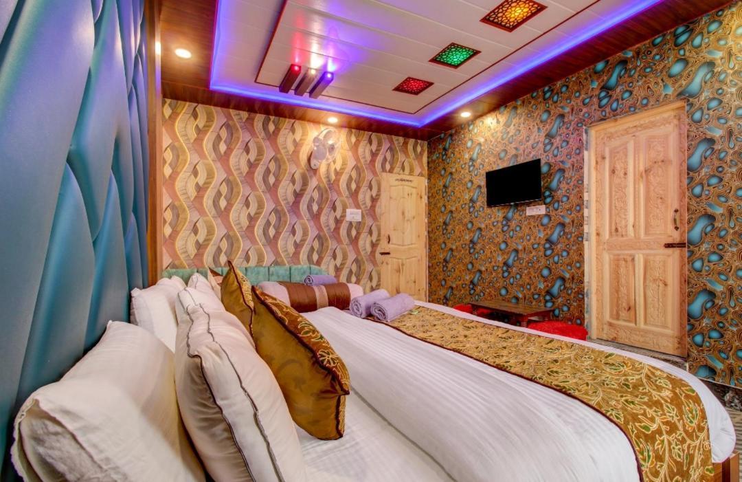 Hotel Royal Hameed Srīnagar Quarto foto
